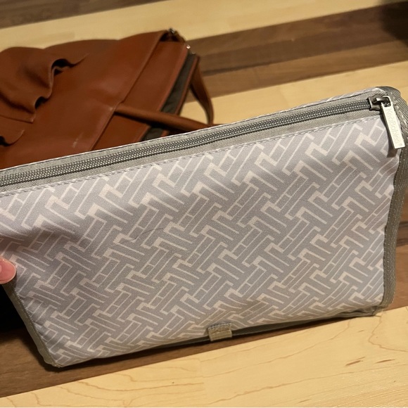 Matt and Nat Diaper Bag - Picture 9 of 11